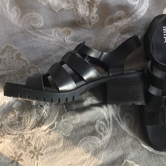 Black sandals - Picture 2 of 2